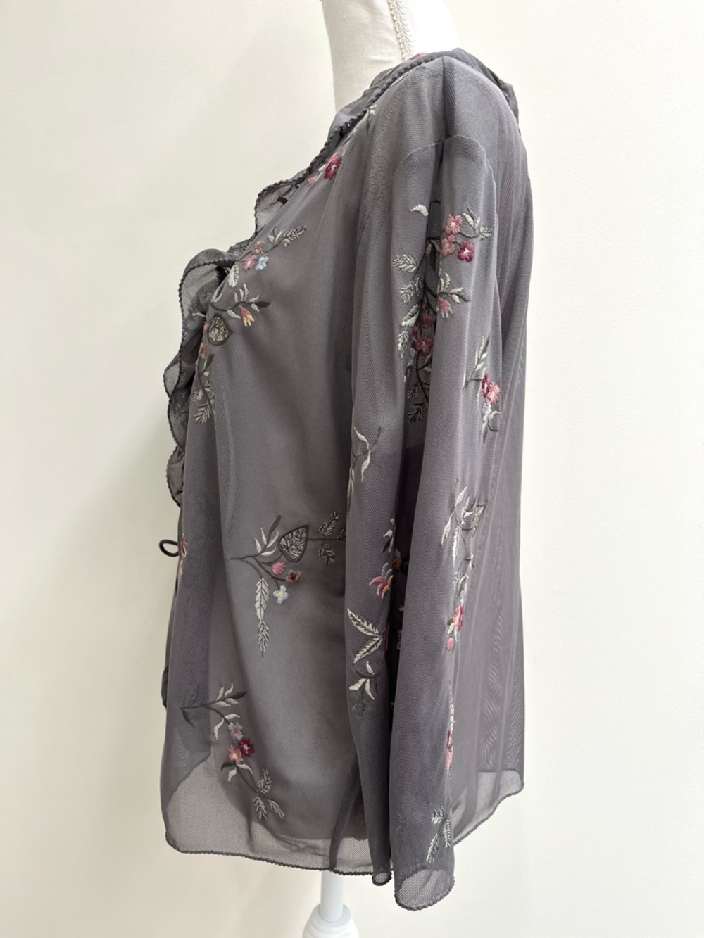Vintage Y2K J.Jill Gray Mesh Floral Embroidered Ruffle Tie Front Top Topper XL - Picture 5 of 10